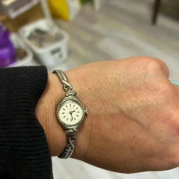 CARAVELLE vintage woman  wristwatch, analog adjustable 6 inches - Picture 3 of 6